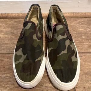 Restricted shoes Sneakers Green color Block shoes size 8.5